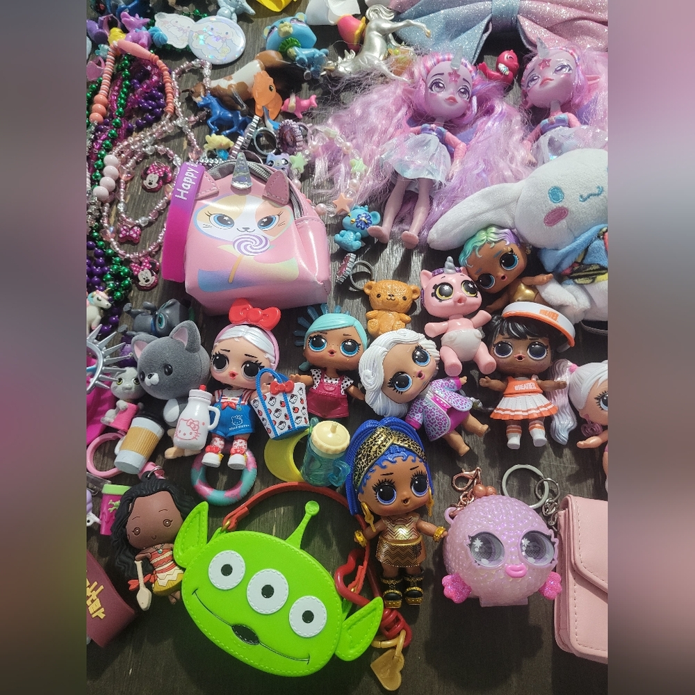 120+ Piece Girls Bundle Toys, L.O.L, Hello Kitty, Cinnamoroll, Magic Pixiling - Picture 9 of 12